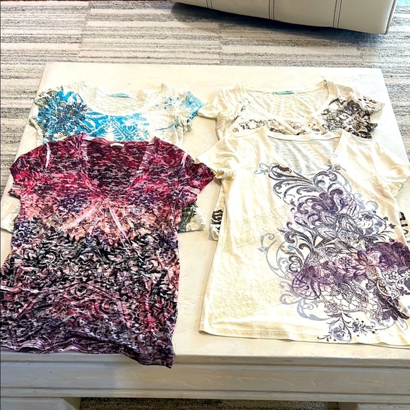 Maurice’s Bundle of 4 Women's Multicolor Graphic Tops Sz. Large. Sheer Burnout - Picture 1 of 16
